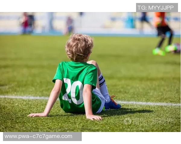 足球运动员如何通过冰疗有效缓解肌肉疲劳与提升竞技状态的研究分析